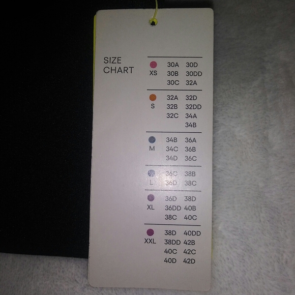 All in motion sports bra in Medium - Picture 5 of 7